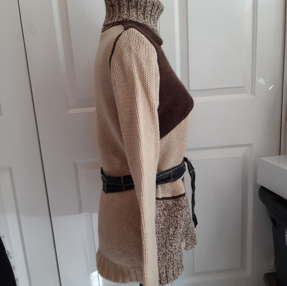 Crossing Pointe Patch Sweater - Size Sml - image 2